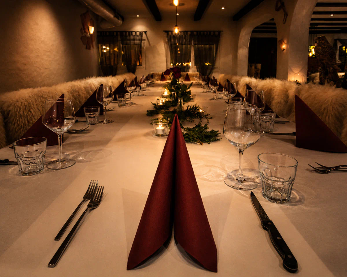 Festlich gedeckte Tafel für Gruppen und Feiern im Restaurant Hazienda.