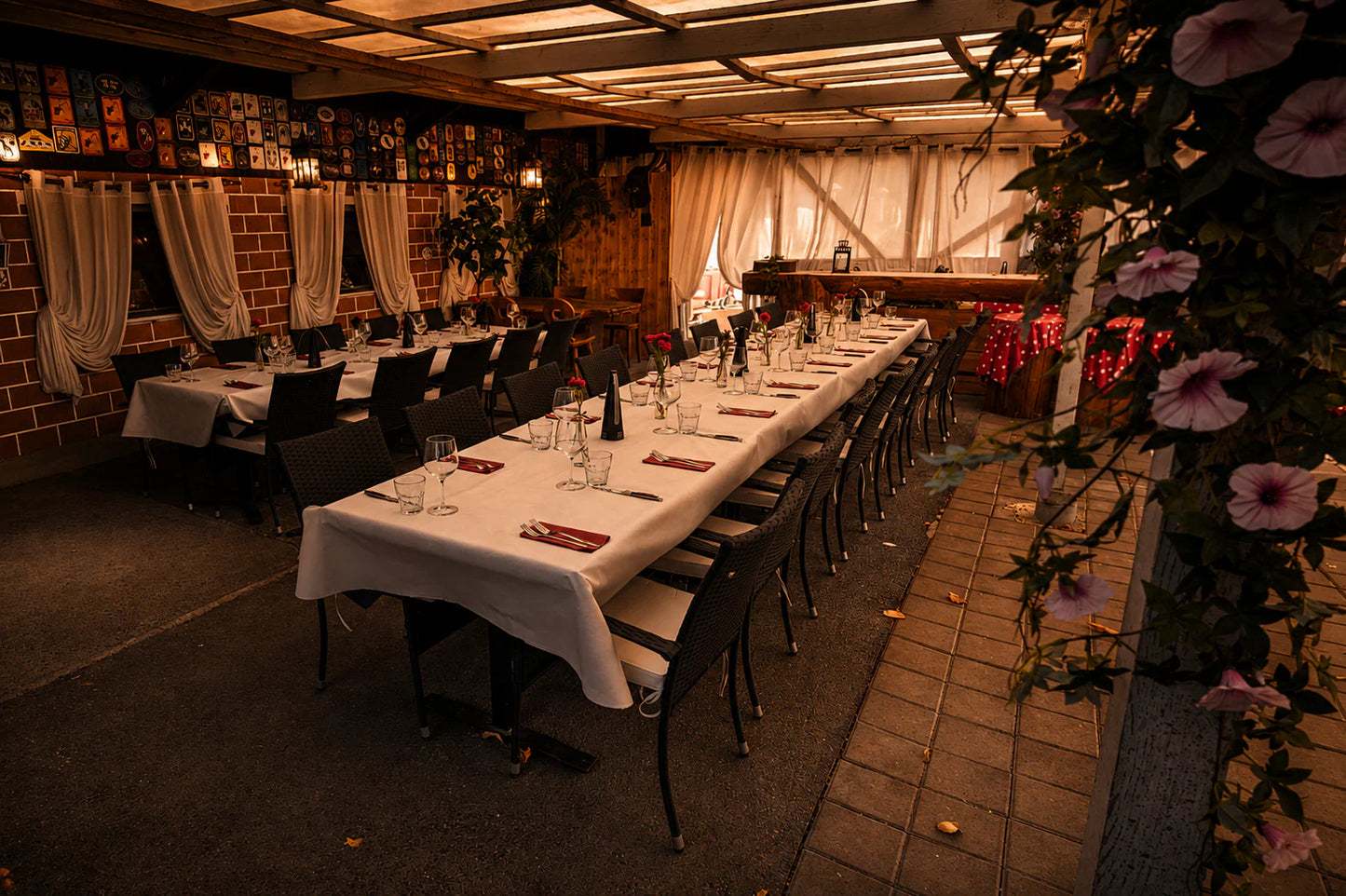 Für den Firmenanlass von Schäfer Elektro gedeckte Tafel im Restaurant Hazienda