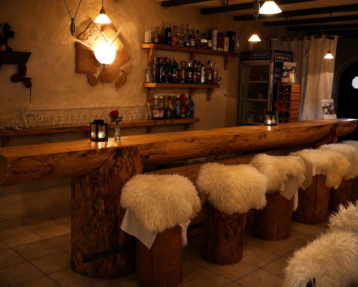 Rustikale Holztheke im Restaurant Hazienda.