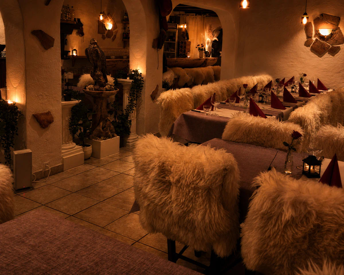 Restaurantbereich mit gemütlicher Atmosphäre im Restaurant Hazienda.